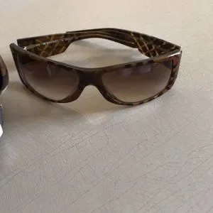 Burberry | Accessories | Burberry Sunglasses With Case Worn  display picture 2
